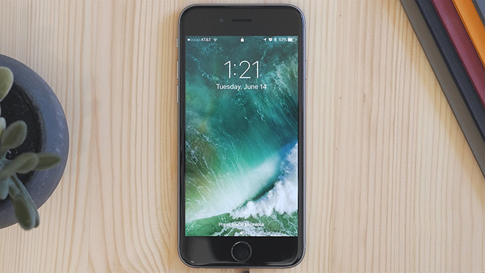 iOS 10 Lock Screen